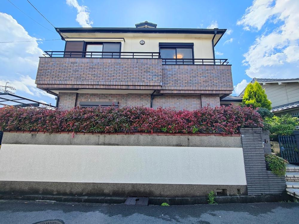 長尾東町2丁目　中古一戸建ての前面道路含む現地写真|■物件内覧・資金計画相談・住宅ローン相談、リフォーム相談、お問合せ受付中■
※当日・翌日のご内覧、ご相談はお電話でのお問合せがスムーズです！