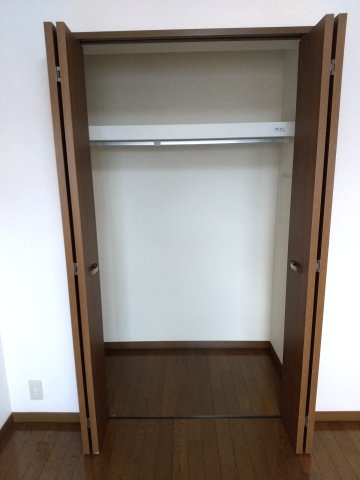八戸市長根１丁目のアパートの収納