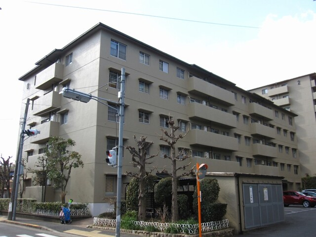 メゾン千里丘D棟の外観