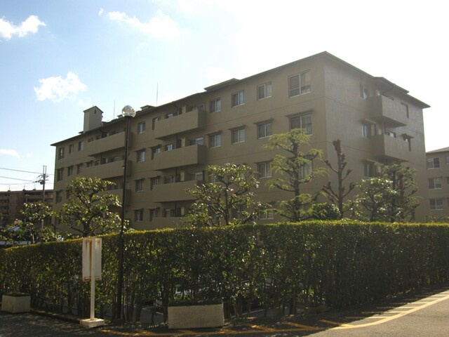 メゾン千里丘D棟の外観