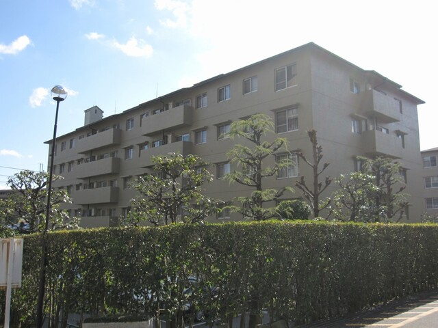 メゾン千里丘D棟の外観