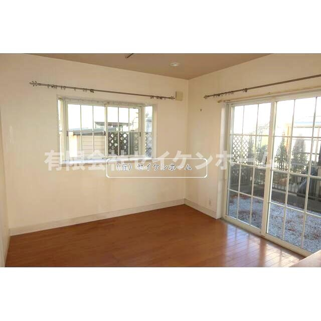 にっさい花みず木中古戸建の洋室|明るい洋室です