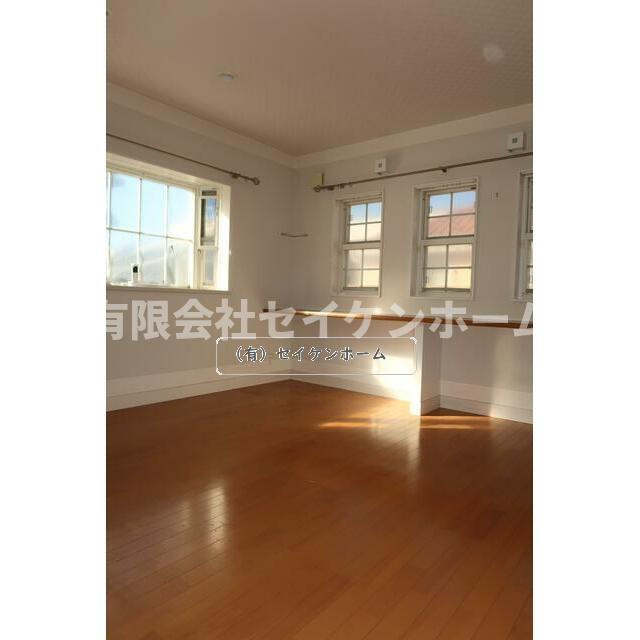 にっさい花みず木中古戸建の洋室|明るい洋室です
