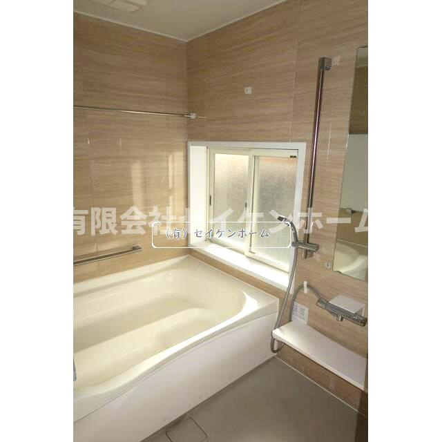 にっさい花みず木中古戸建の浴室|落ち着いた空間のお風呂です