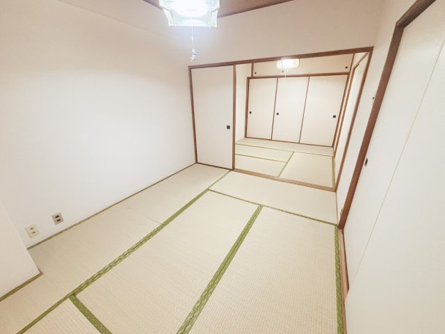 ■撮影日：2025年9月6日　お昼寝や子どもの遊び場、ワークスペースにも◎押し入れ収納もたっぷりで、実用性もばっちり！