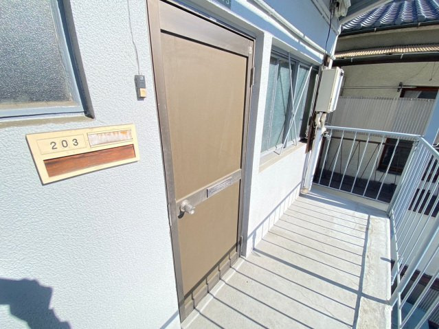 皆実町アパートのエントランス