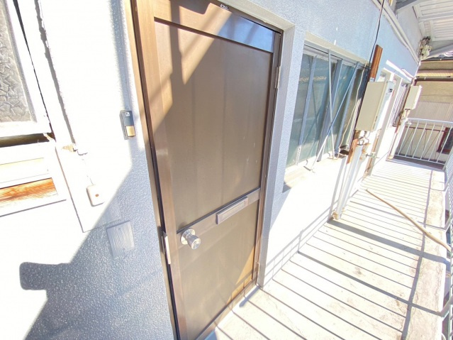 皆実町アパートのエントランス