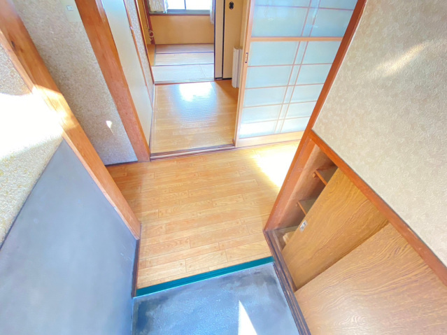 皆実町アパートの玄関