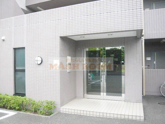 杉並区上高井戸２丁目の賃貸マンションのエントランス