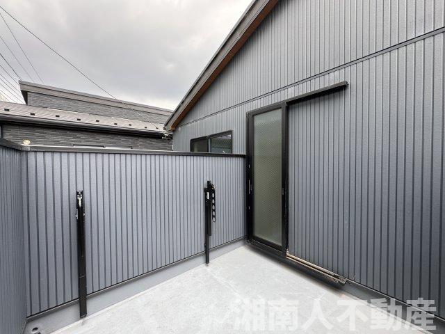 高座郡寒川町宮山Ⅱのバルコニー|お洗濯にも便利なバルコニー付き