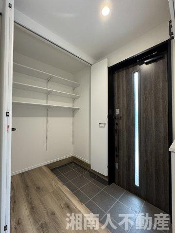 高座郡寒川町宮山Ⅱの玄関|落ち着いた玄関です