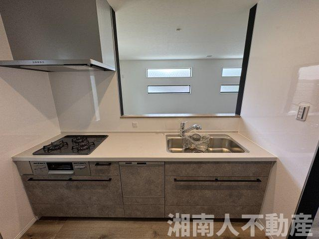 高座郡寒川町宮山Ⅱのキッチン|コンパクトなキッチンで掃除もラクラク