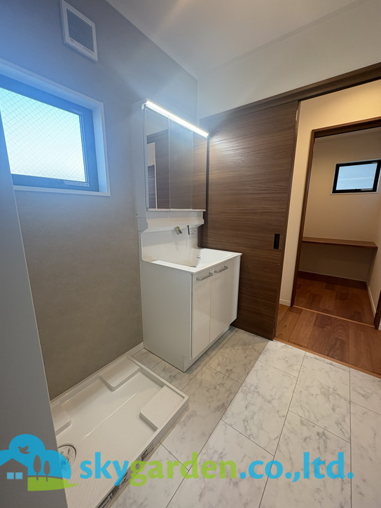 茅ヶ崎市萩園　新築戸建　全8棟3号棟の脱衣所