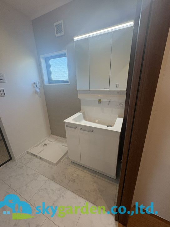 茅ヶ崎市萩園　新築戸建　全8棟3号棟の独立洗面台