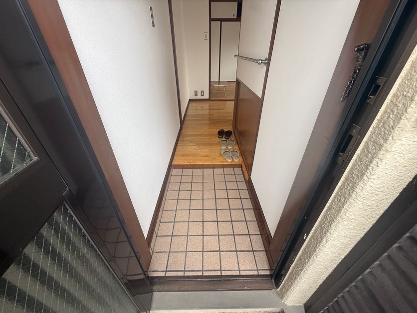 グリーンマンションの玄関