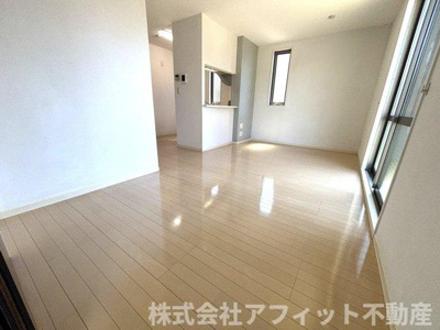 【居間・リビング】 | グランマスト多治米 C棟 | LDK13.6帖