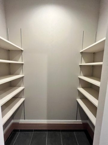 篠原南町４丁目新築戸建の収納|玄関横に大容量のシューズインクローゼットがあります