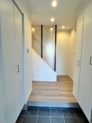 篠原南町４丁目新築戸建の玄関