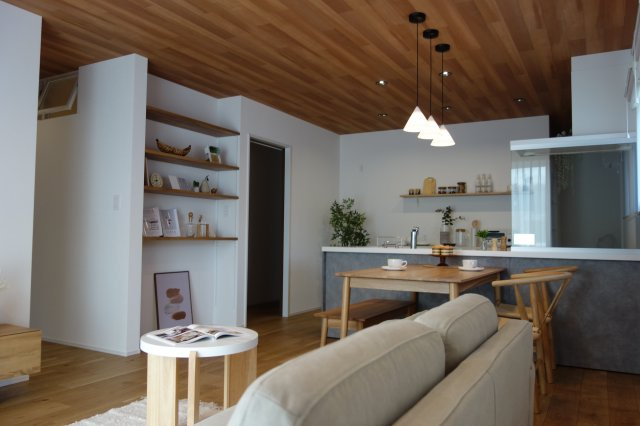 千曲市 杭瀬下５丁目の居間・リビング