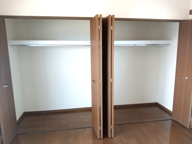 八戸市長根１丁目のアパートの収納