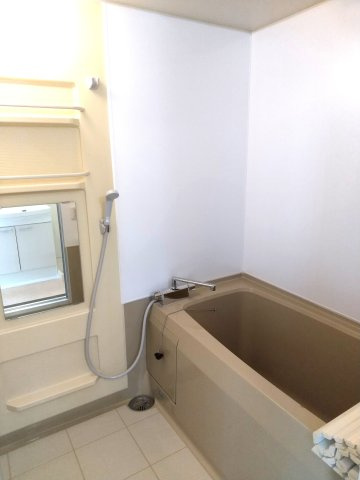 八戸市長根１丁目のアパートの浴室