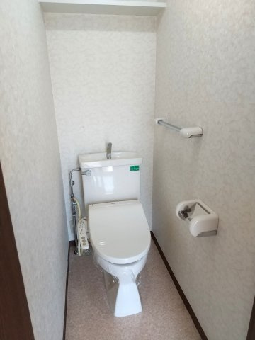 八戸市長根１丁目のアパートのトイレ