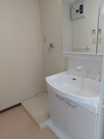 八戸市長根１丁目のアパートの洗面所