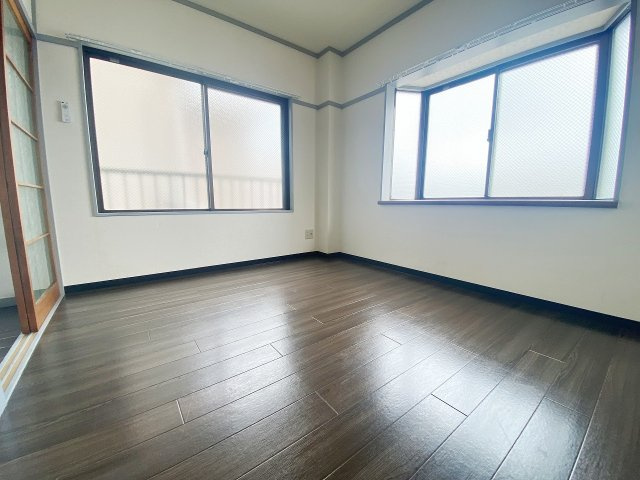 佐藤ビルの洋室