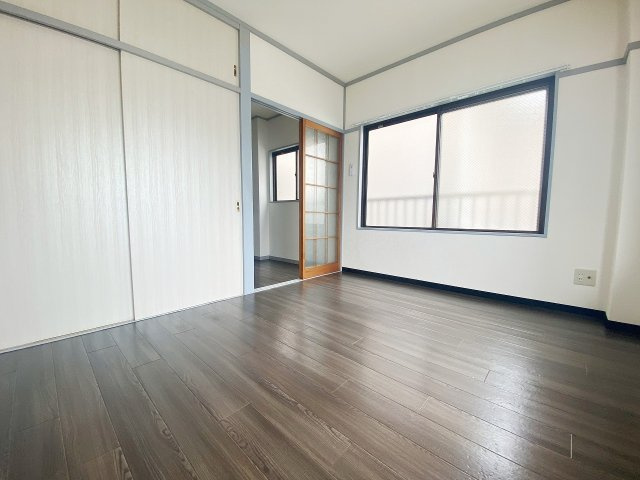 佐藤ビルの洋室