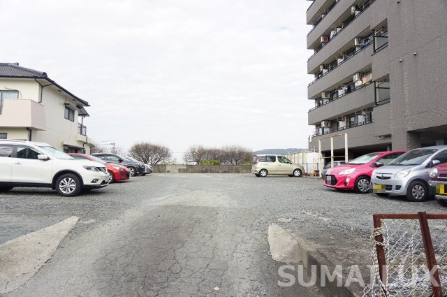 メイン石井の駐車場