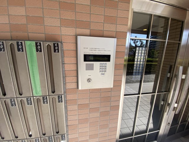 ハイツアルペン宝塚のエントランス