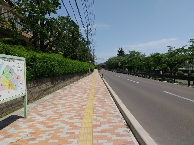 八戸市長根１丁目のアパートの周辺