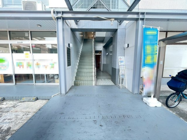 クロックタワー植田のエントランス