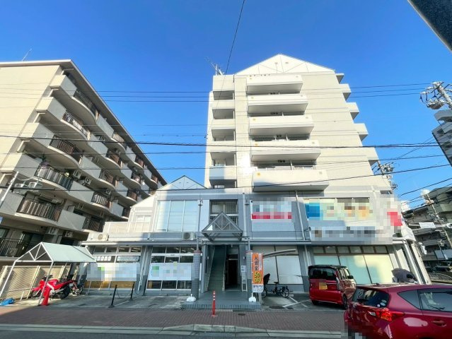 クロックタワー植田の外観