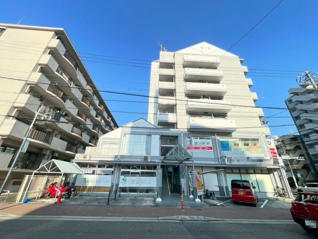 クロックタワー植田の外観