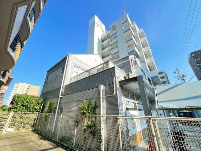 クロックタワー植田の外観