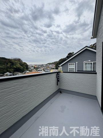 鎌倉市稲村ケ崎５丁目７７１－４４新築戸建のバルコニー|バルコニー付きです