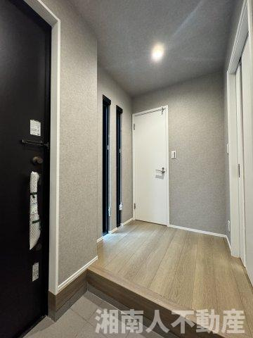 鎌倉市稲村ケ崎５丁目７７１－４４新築戸建の玄関|落ち着いた玄関です