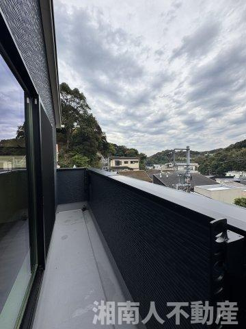 鎌倉市稲村ケ崎５丁目７７１－４４新築戸建のバルコニー|暖かな日差しのふりそそぐバルコニー
