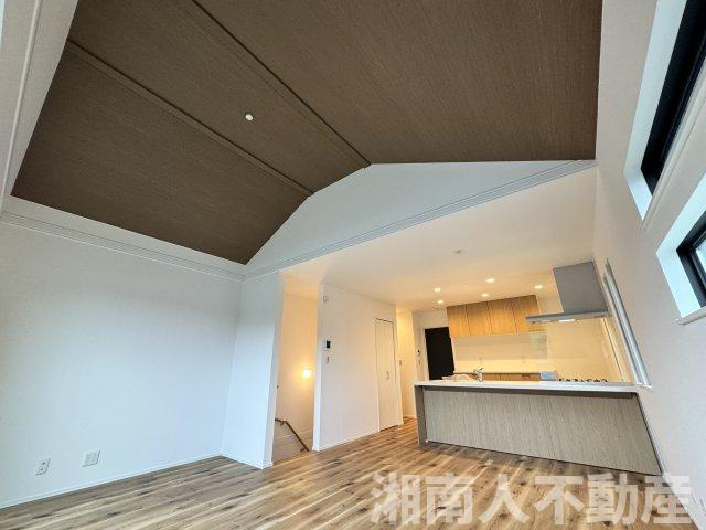 鎌倉市稲村ケ崎５丁目７７１－４４新築戸建の前面道路含む現地写真|前面道路含む現地写真です