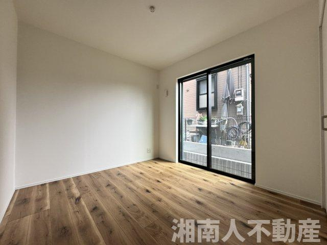 鎌倉市稲村ケ崎５丁目７７１－４４新築戸建の前面道路含む現地写真|前面道路含む現地写真です