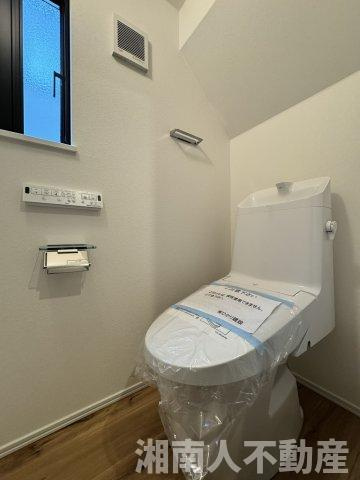 鎌倉市稲村ケ崎５丁目７７１－４４新築戸建のトイレ|落ち着いた色調のトイレです
