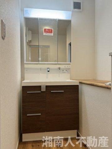 鎌倉市稲村ケ崎５丁目７７１－４４新築戸建の独立洗面台|独立洗面台、朝の身支度には欠かせません