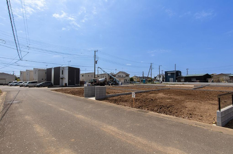 敷地面積42坪　売地　川越市藤木町の前面道路含む現地写真|南東側６ｍ公道、北東側６ｍ公道