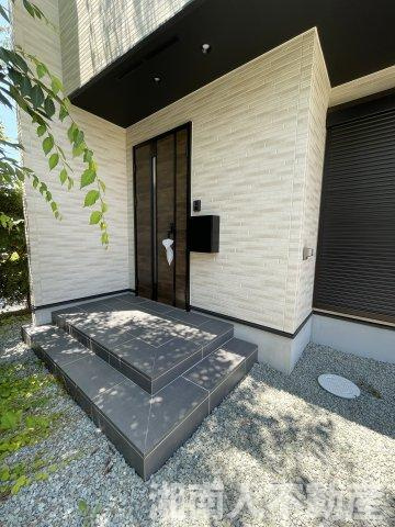 小田原市久野　新築戸建　の玄関|ゆったりとした玄関です