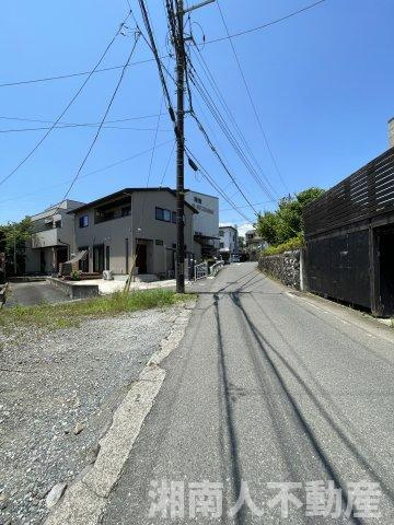 小田原市久野　新築戸建　の前面道路含む現地写真|前面道路含む現地写真です
