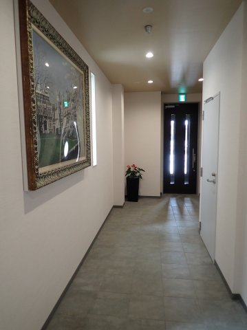 ラフィーネ春日のエントランス