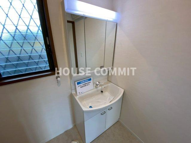 八街市吉倉　中古戸建の独立洗面台