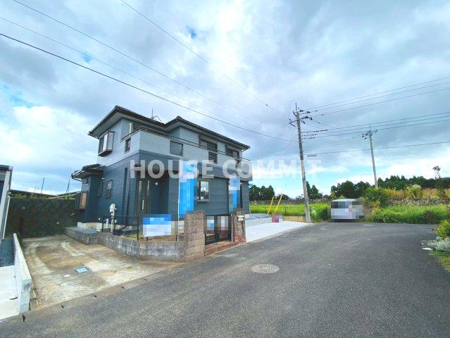 八街市吉倉　中古戸建の前面道路含む現地写真