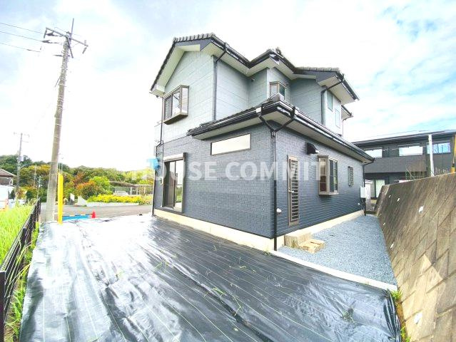 八街市吉倉　中古戸建の前面道路含む現地写真